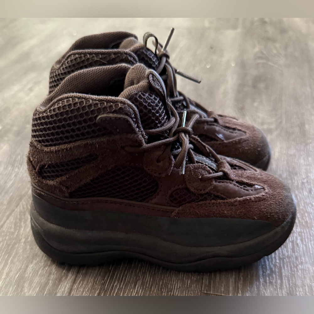 Toddler ADIDAS Yeezy Dezert boots sz 10K